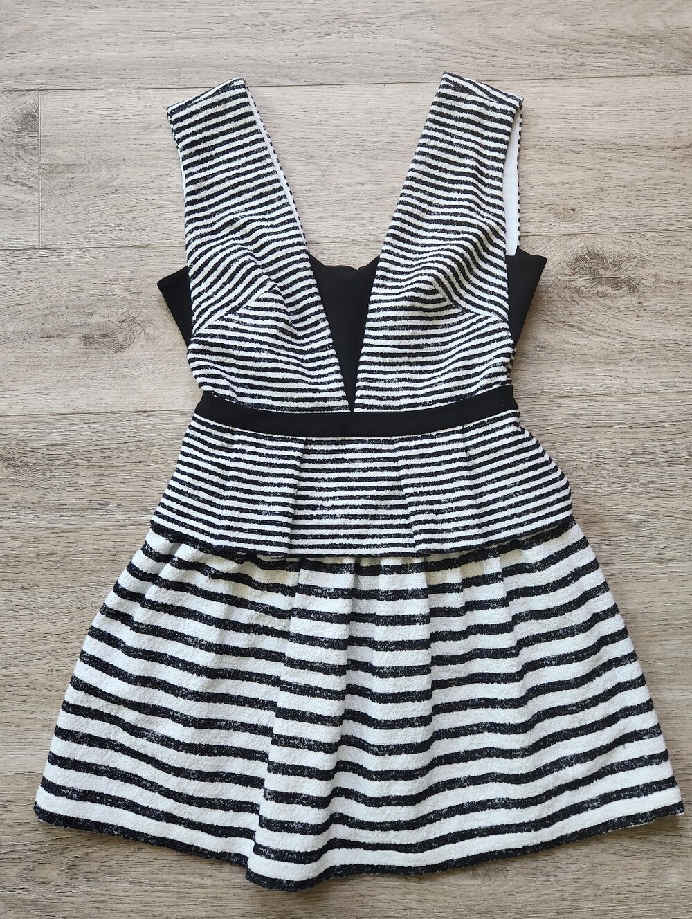 BCBGMaxAzria Piper Black White Striped Sleeveless Dress Womens 8 Peplum